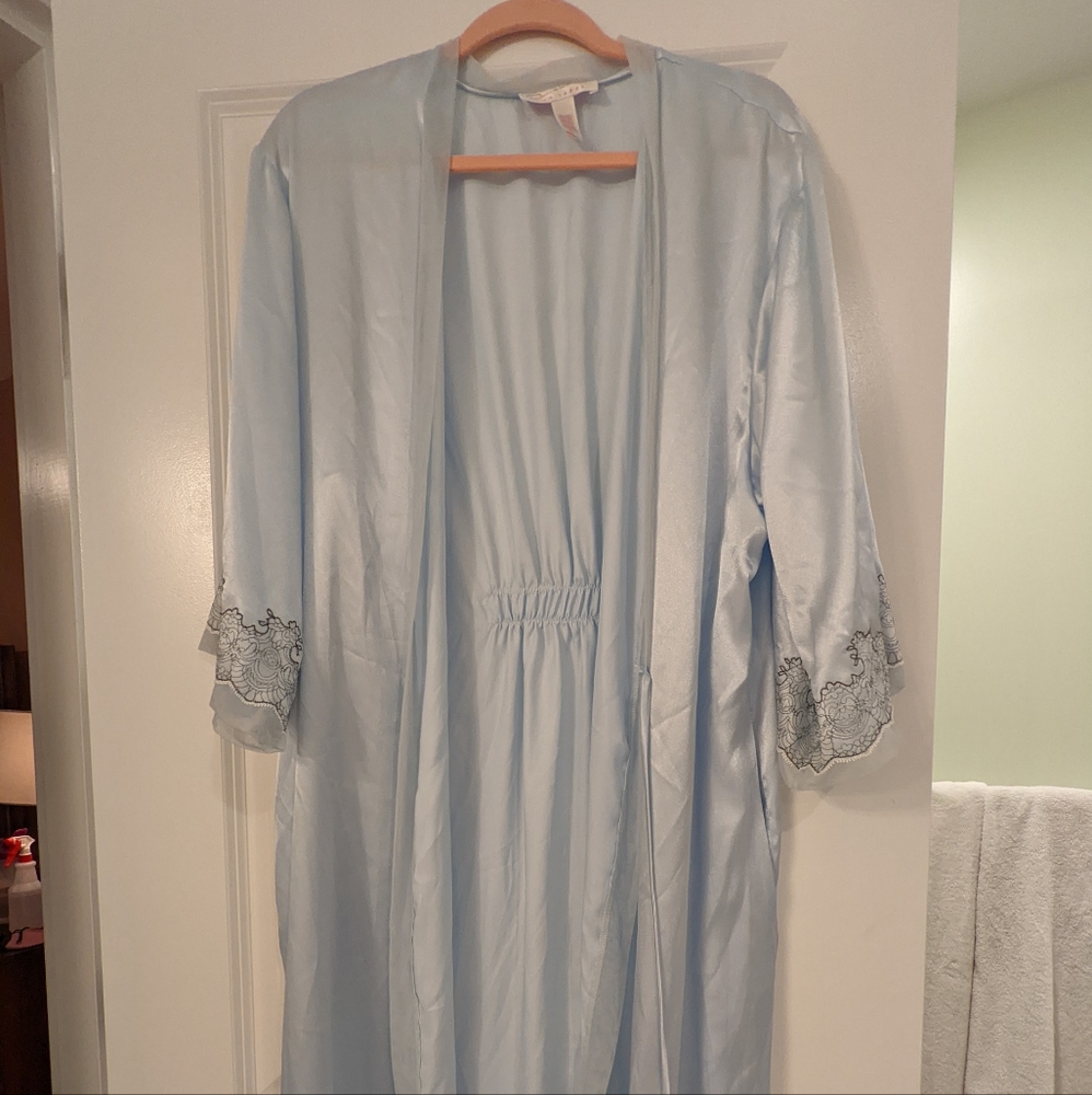 Oscar de la Renta Pink Label Silk Robe with Lace Detail. Baby Blue. Size XL